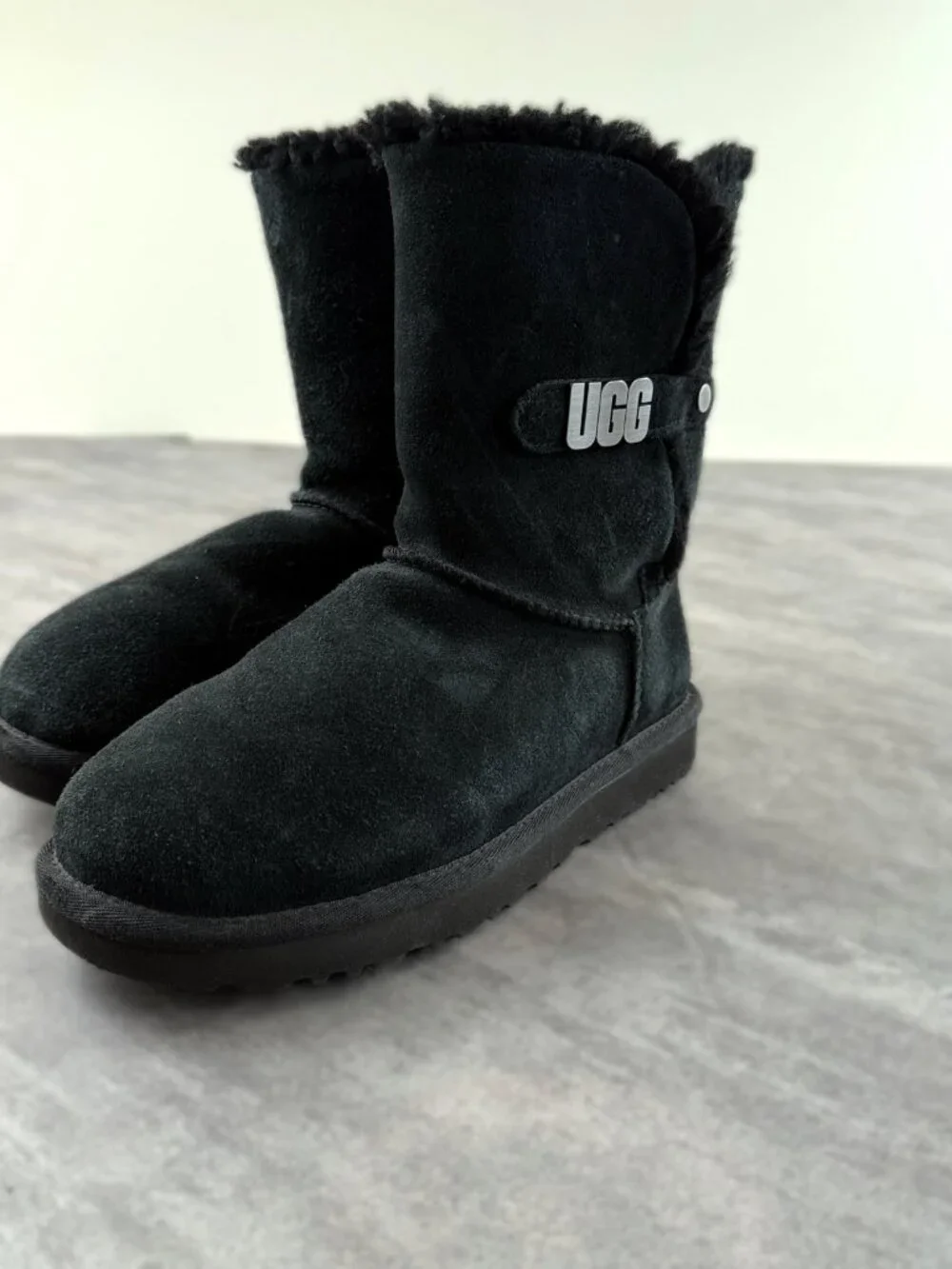 UGG Bailey Suede Ankle Boots Size 7 Black